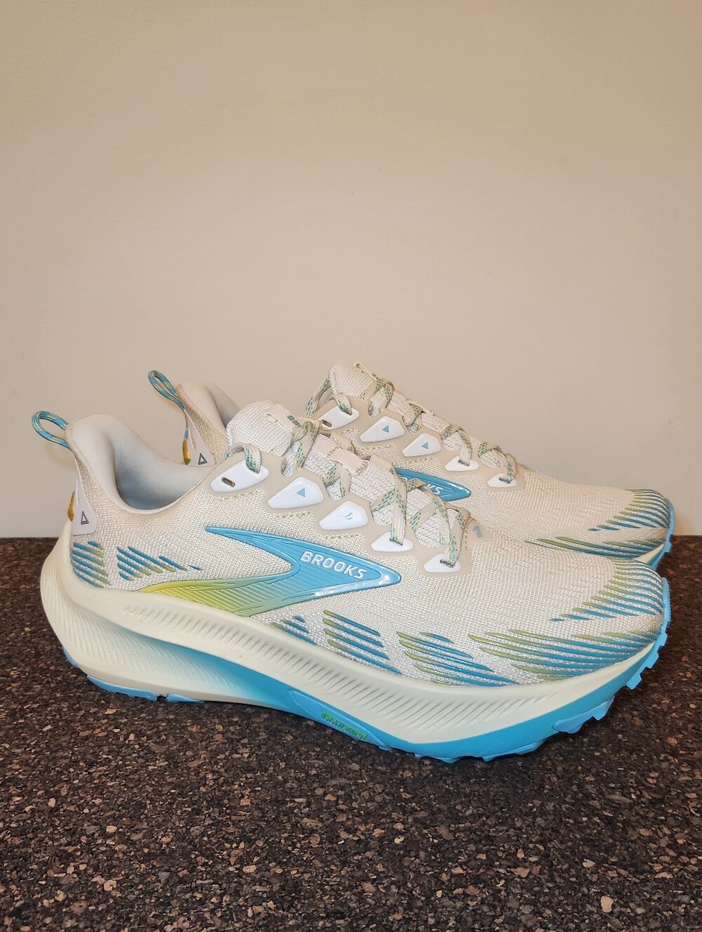 Brooks Ghost Trail Running Shoes Womens Size 8